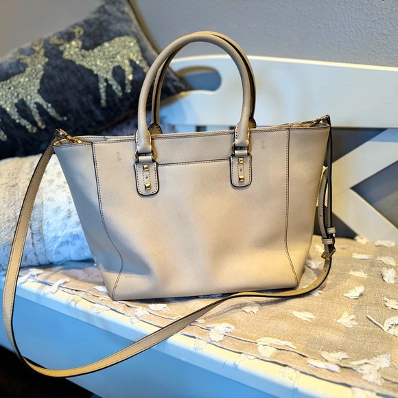 Gorgeous Michael Kors Saffiano leather studded tote! Like new! - Picture 6 of 9